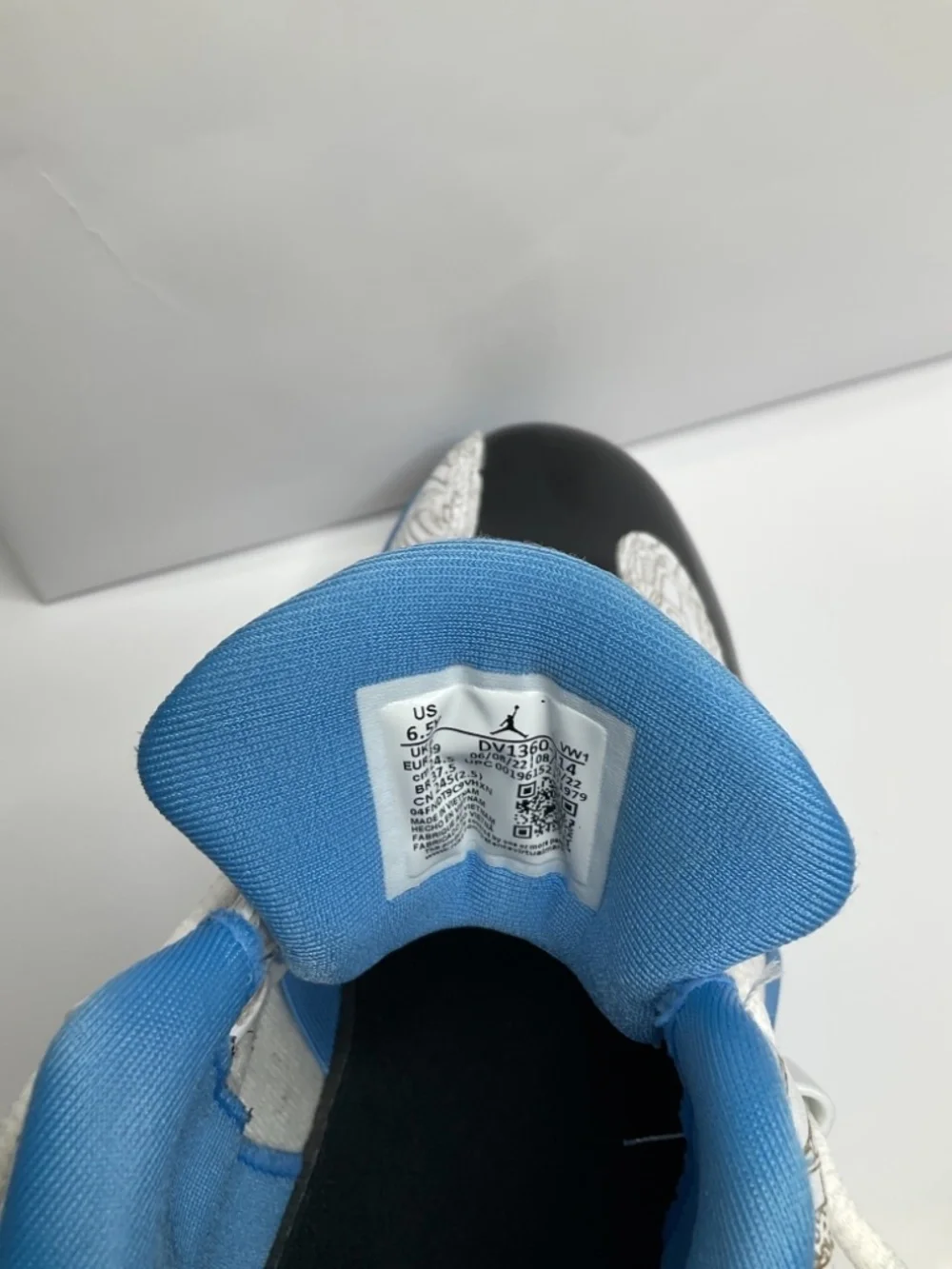 Air Jordan Dub Zero “Legend Blue” US 6.5 Y (DV1360-114)